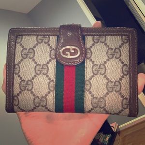 Authentic vintage Gucci wallet